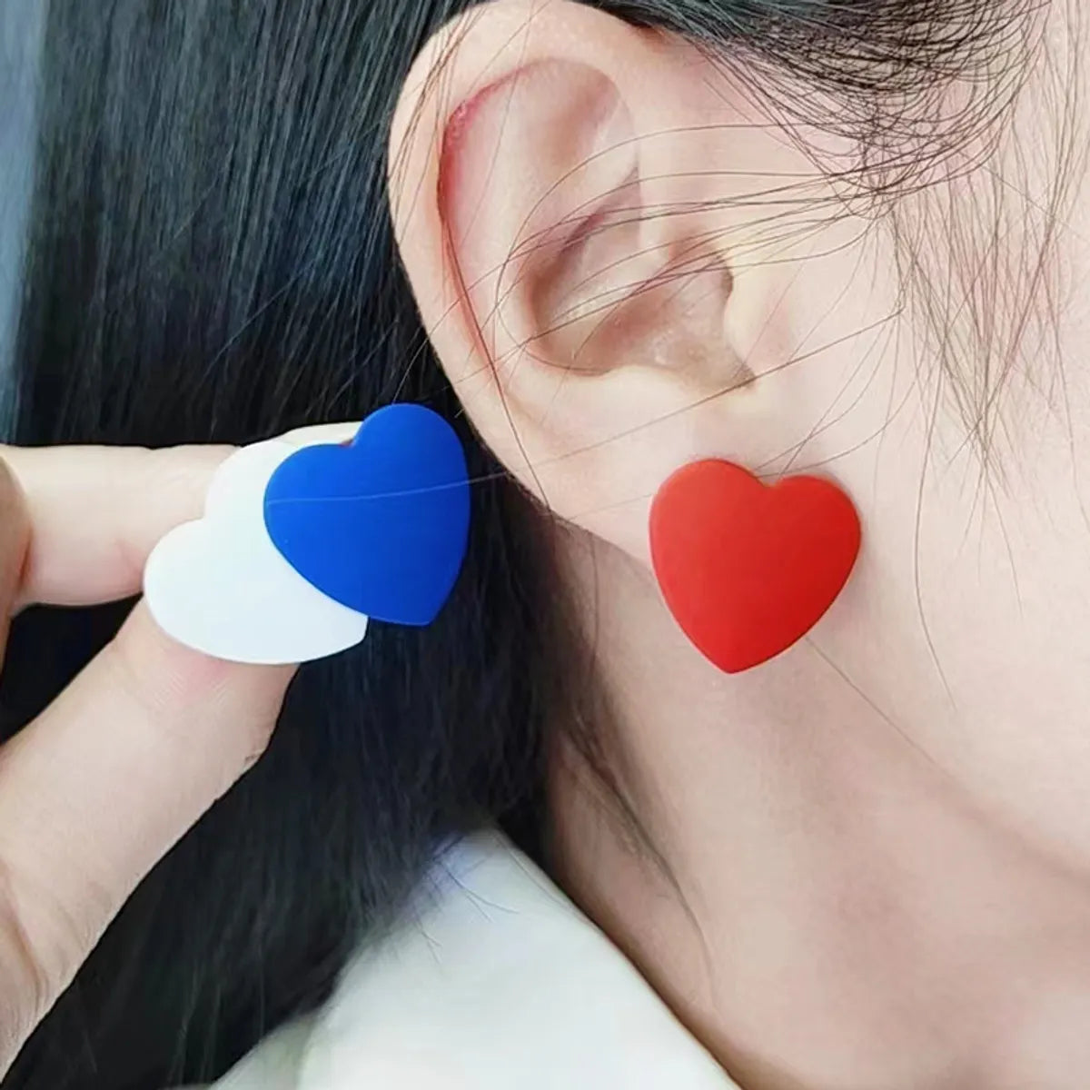 1 Pair Simple Style Heart Shape Spray Paint Arylic Ear Studs