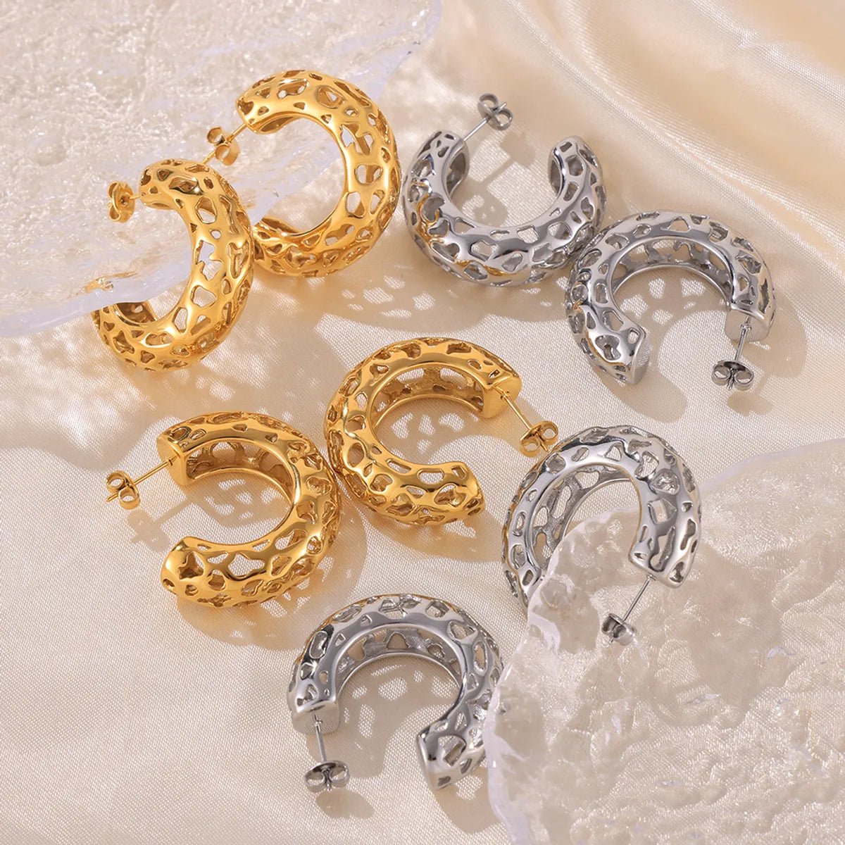 1 Pair Simple Style Korean Style C Shape Heart Shape Plating Hollow Out 304 Stainless Steel 18K Gold Plated Ear Studs