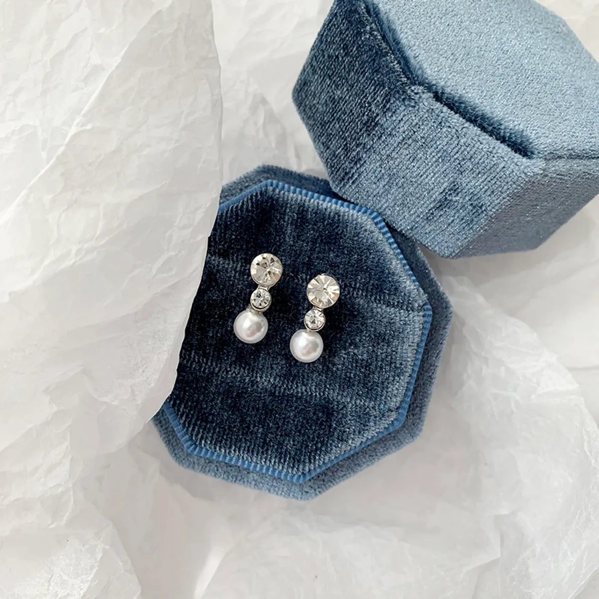 1 Pair Simple Style Korean Style Geometric Plating Inlay Alloy Artificial Rhinestones Artificial Pearls White Gold Plated Gold Plated Ear Studs