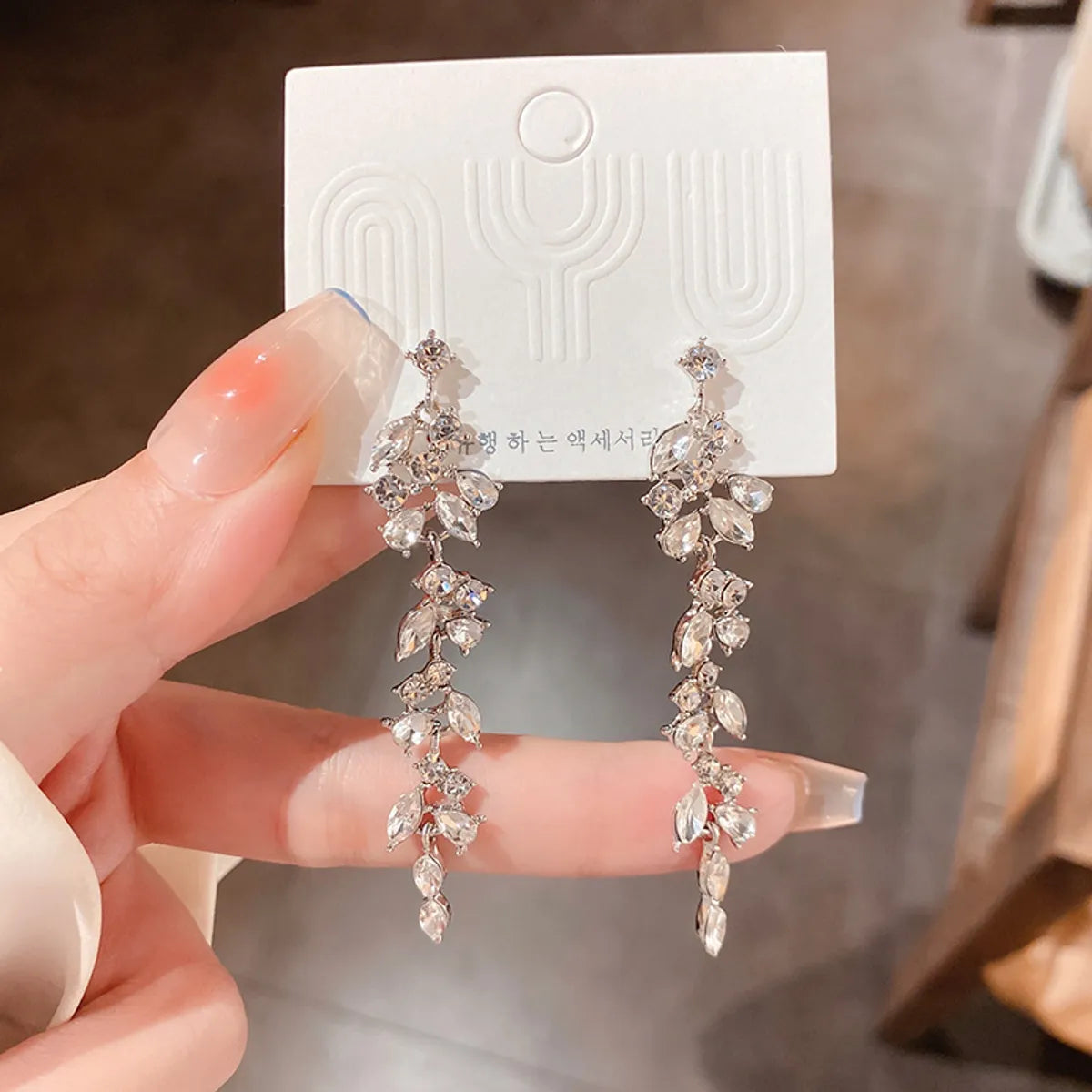 1 Pair Simple Style Leaf Alloy Inlay Zircon Women'S Earrings