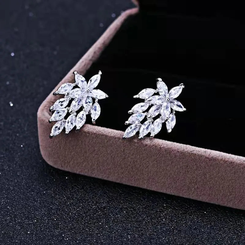 1 Pair Simple Style Leaf Copper Inlay Zircon Ear Studs