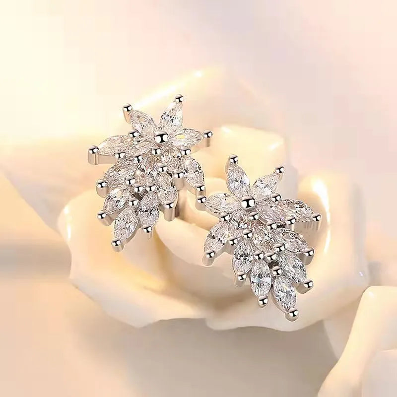 1 Pair Simple Style Leaf Copper Inlay Zircon Ear Studs