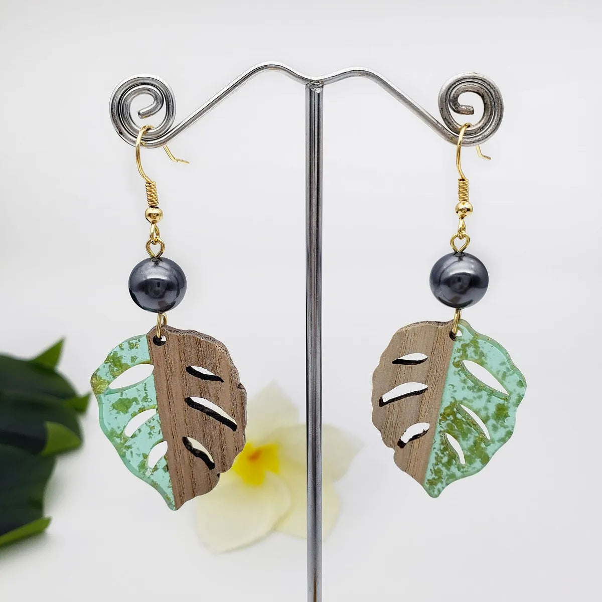 1 Pair Simple Style Leaf Wood Women's Drop Earrings