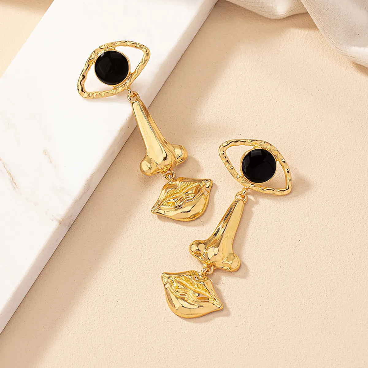 1 Pair Simple Style Lips Eye Plating Alloy Gold Plated Drop Earrings