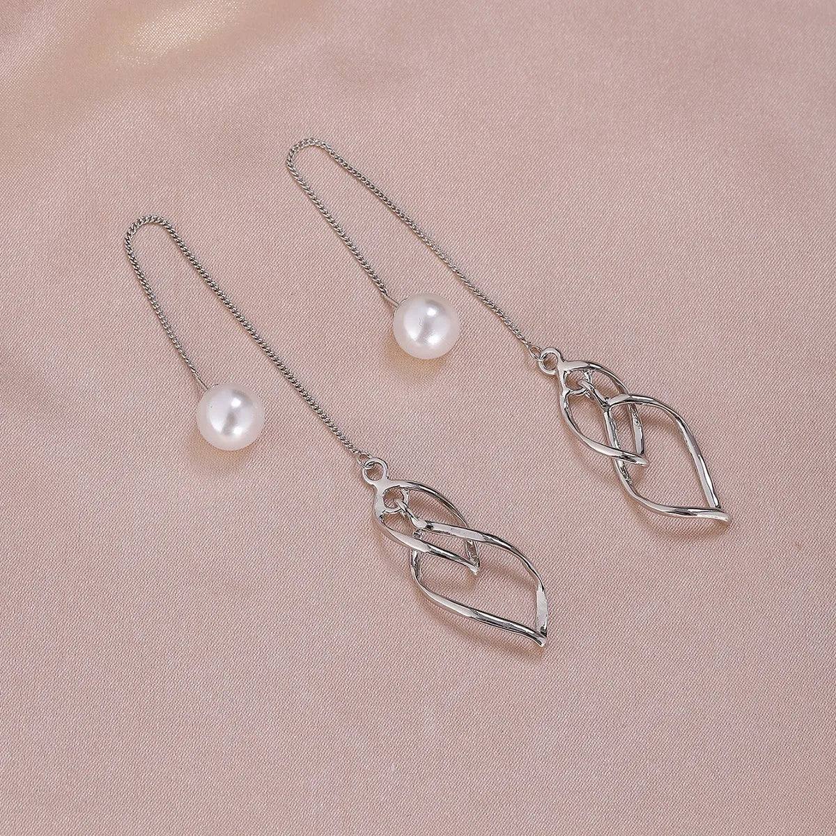 1 Pair Simple Style Moon Alloy Plating Inlay Artificial Pearls Rhinestones Women'S Drop Earrings