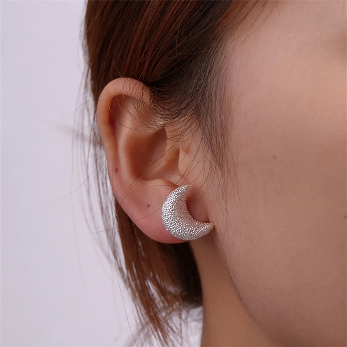 1 Pair Simple Style Moon Oval Plating Three-dimensional Copper Gold Plated Ear Studs