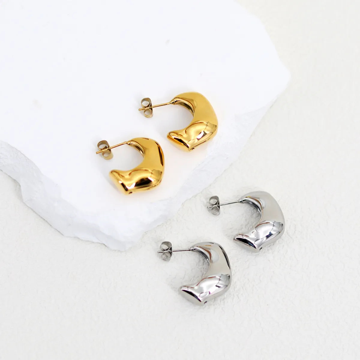 1 Pair Simple Style Moon Plating Stainless Steel 18k Gold Plated Ear Studs