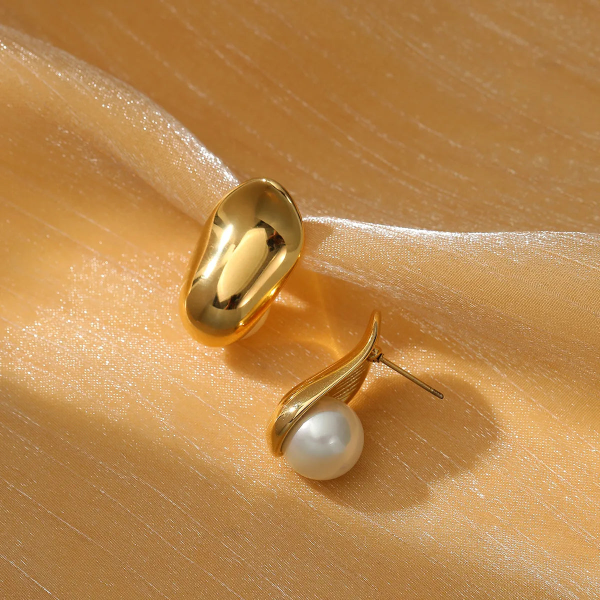 1 Pair Simple Style Pearl Plating 304 Stainless Steel Pearl 18K Gold Plated Ear Studs