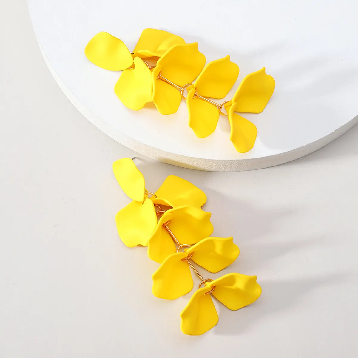 1 Pair Simple Style Petal Arylic Stoving Varnish Women'S Drop Earrings