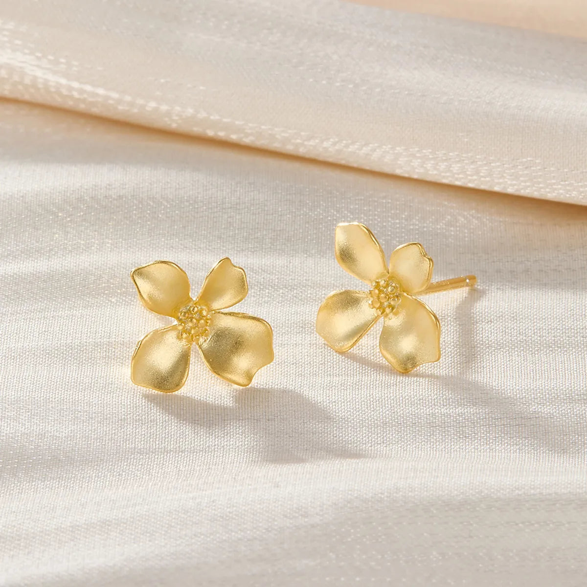 1 Pair Simple Style Petal Plating Sterling Silver Ear Studs