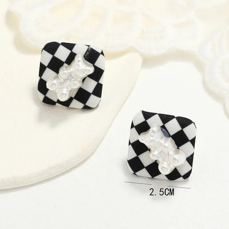 1 Pair Simple Style Roman Style British Style Lattice Bear Alloy Ear Studs