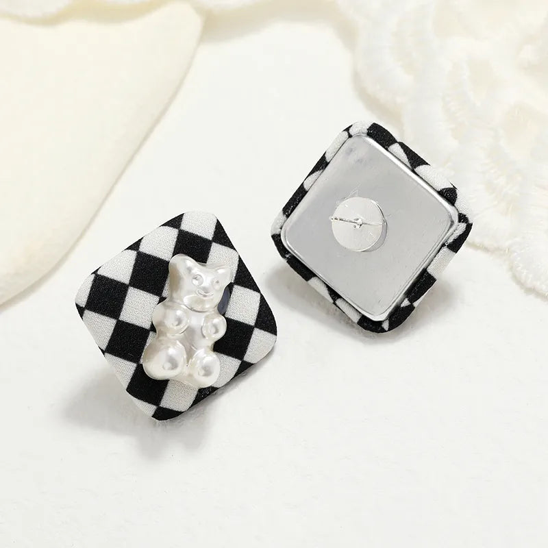 1 Pair Simple Style Roman Style British Style Lattice Bear Alloy Ear Studs