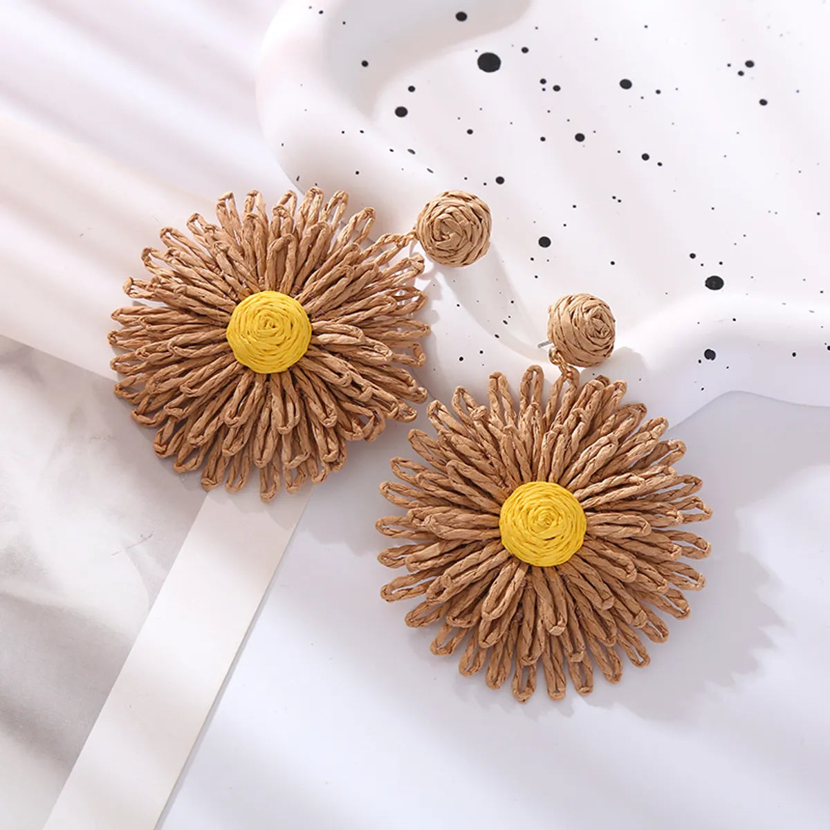 1 Pair Simple Style Round Flower Braid Alloy Raffia Drop Earrings