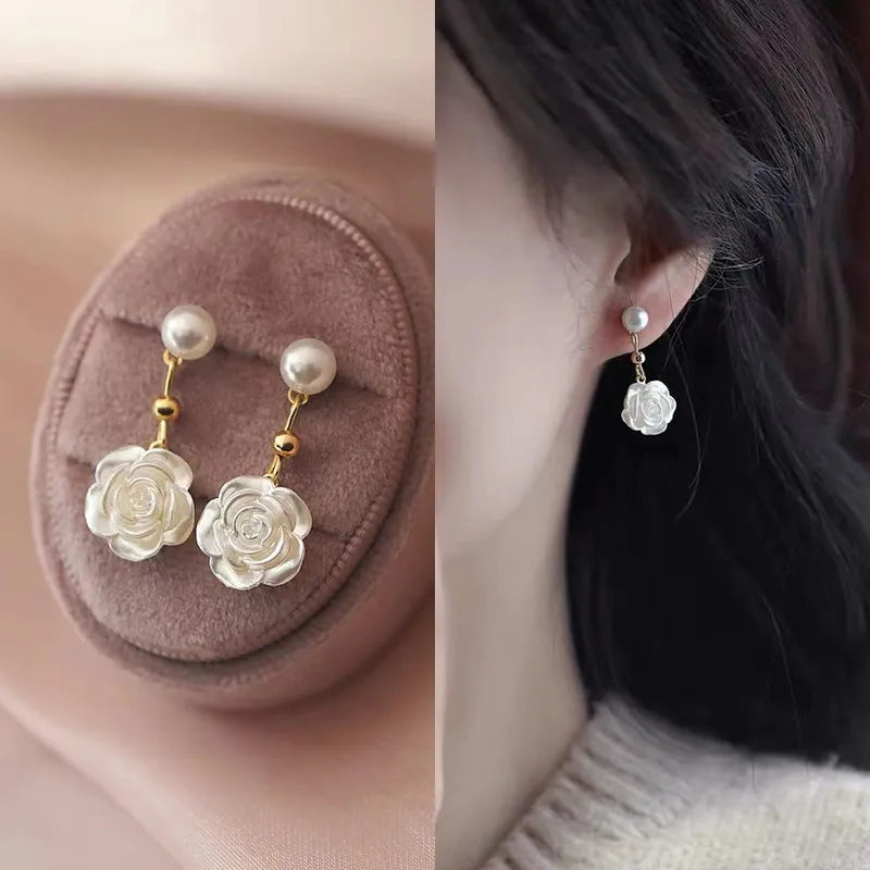 1 Pair Simple Style Round Heart Shape Bow Knot Alloy Plating Inlay Rhinestones Pearl Women'S Drop Earrings