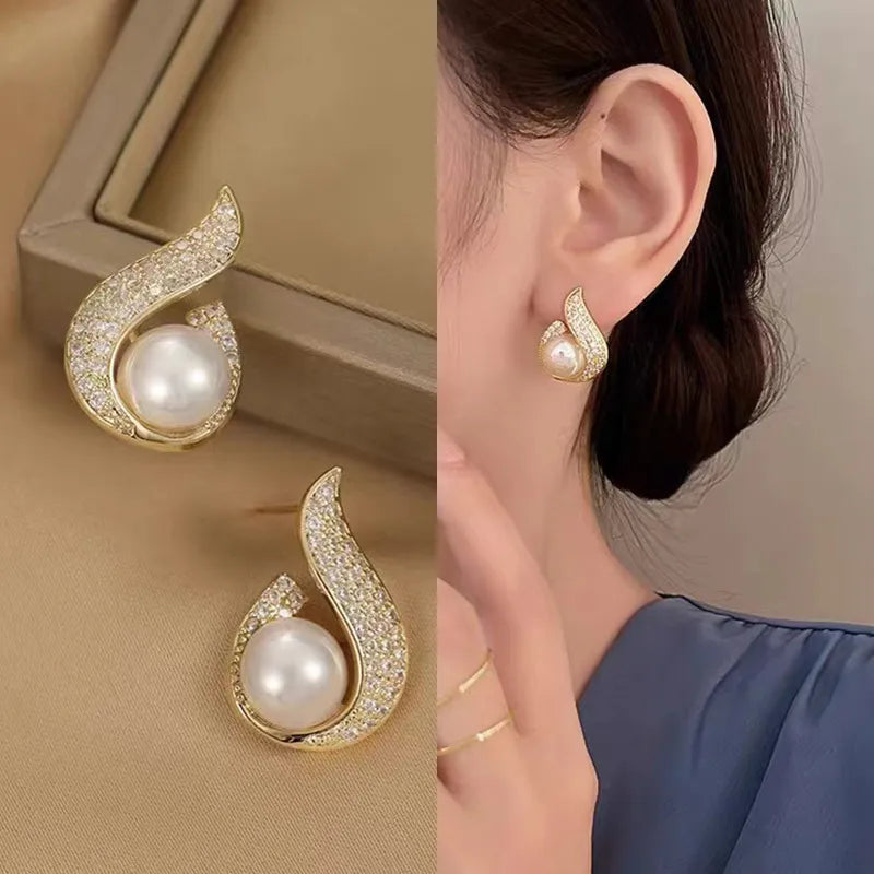 1 Pair Simple Style Round Heart Shape Bow Knot Alloy Plating Inlay Rhinestones Pearl Women'S Drop Earrings