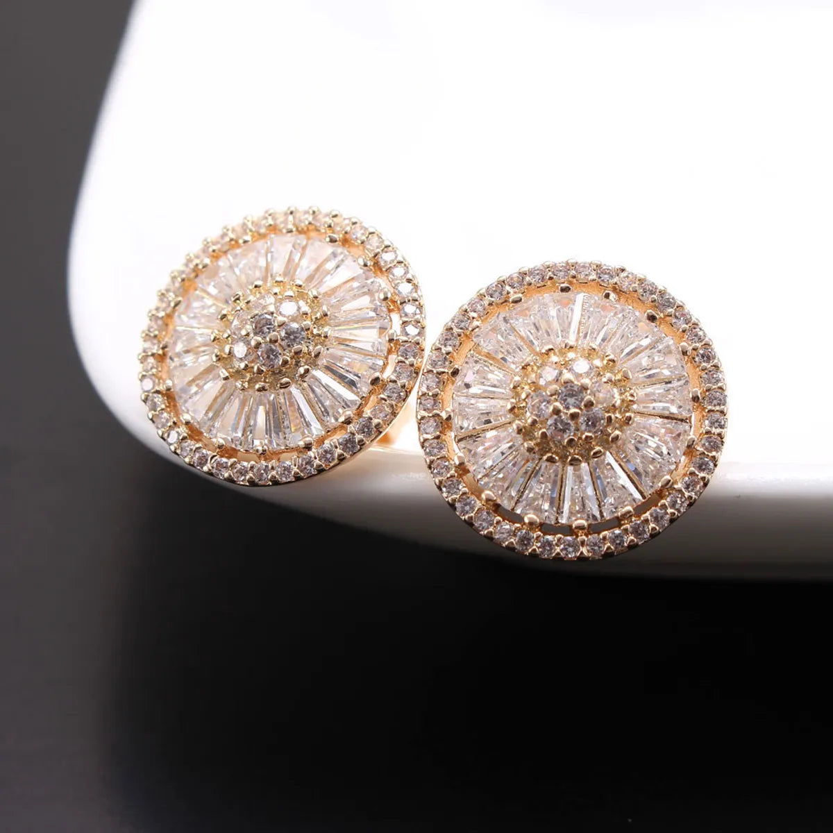 1 Pair Simple Style Round Inlay Copper Zircon Gold Plated Ear Studs