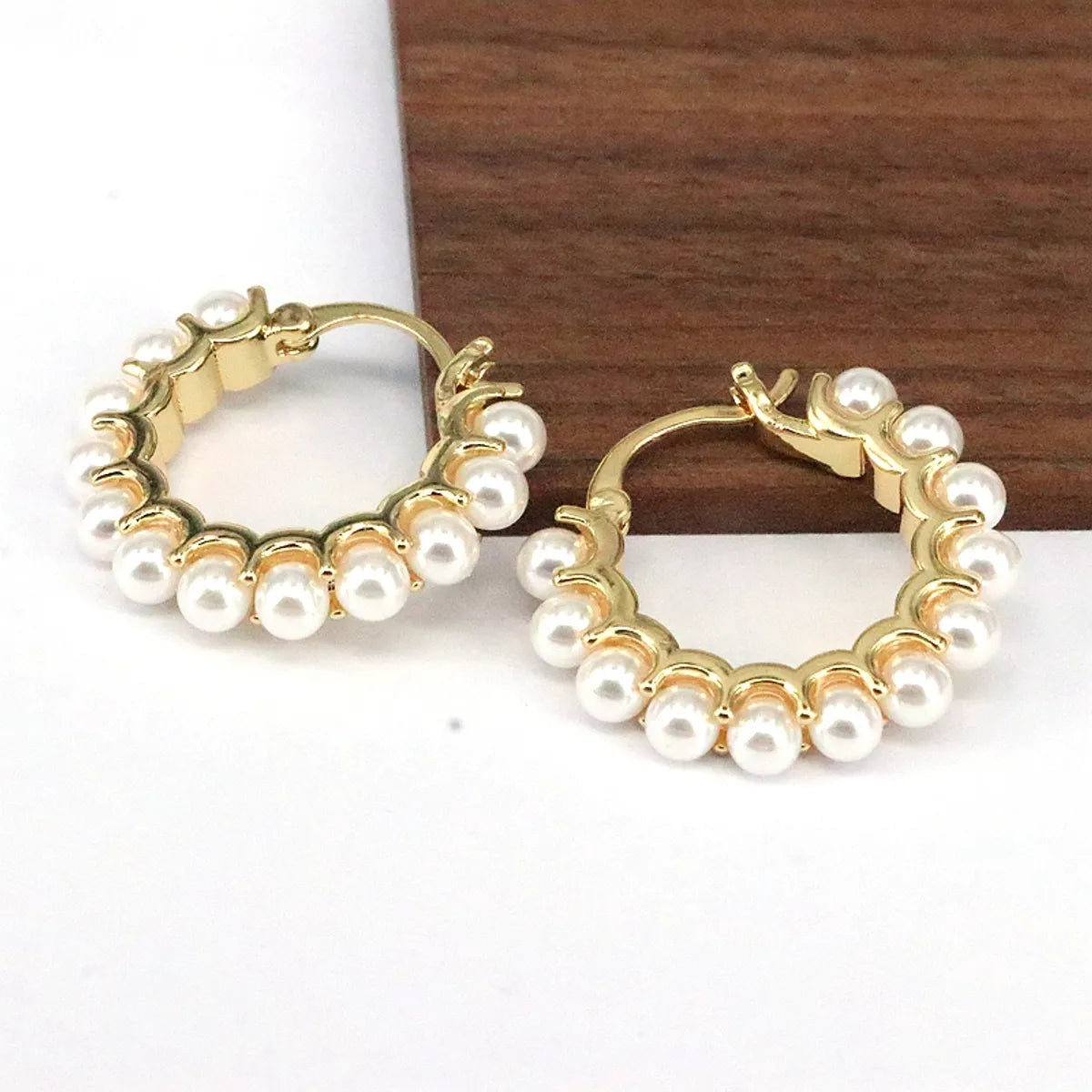 1 Pair Simple Style Round Plating Inlay Copper Pearl Gold Plated Earrings