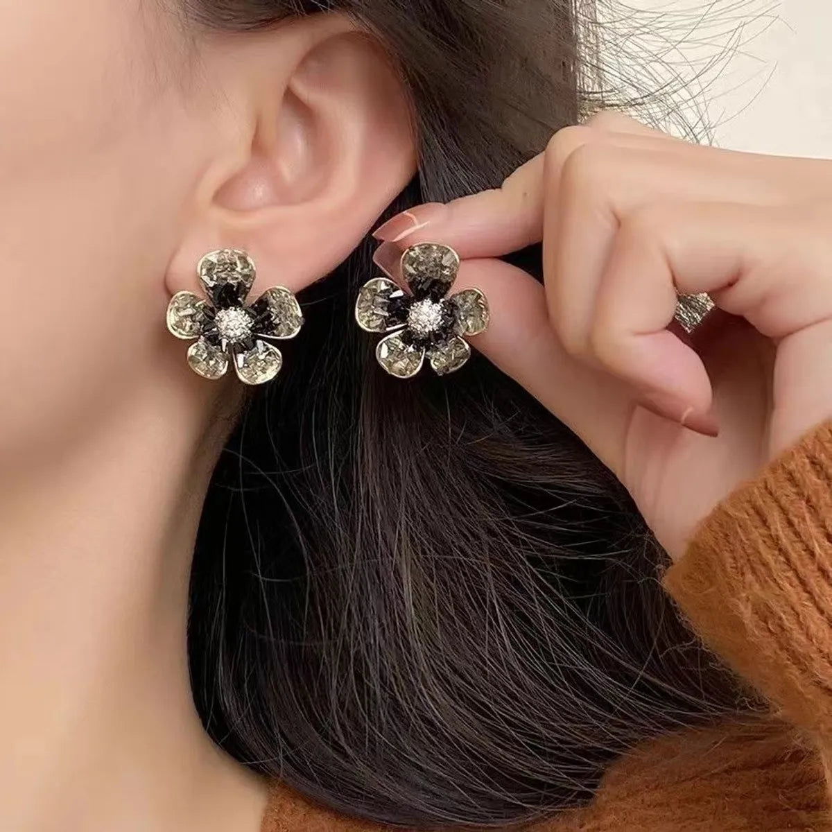 1 Pair Simple Style Shiny Flower Asymmetrical Flowers Alloy Artificial Crystal Rhinestones Ear Studs