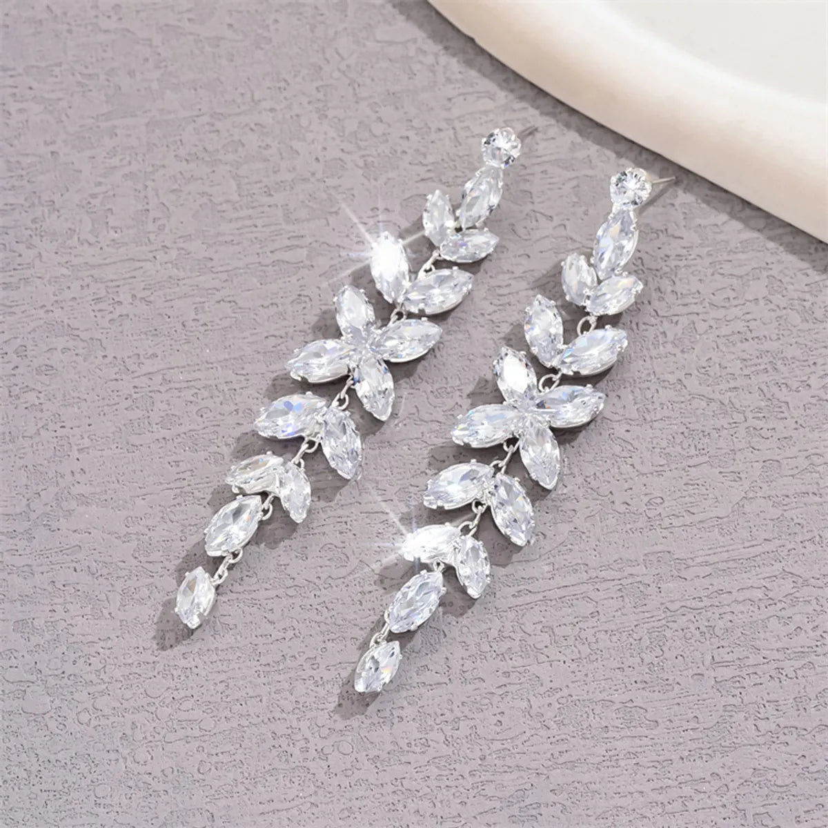 1 Pair Simple Style Shiny Geometric Inlay Alloy Glass Rhinestones Ear Studs