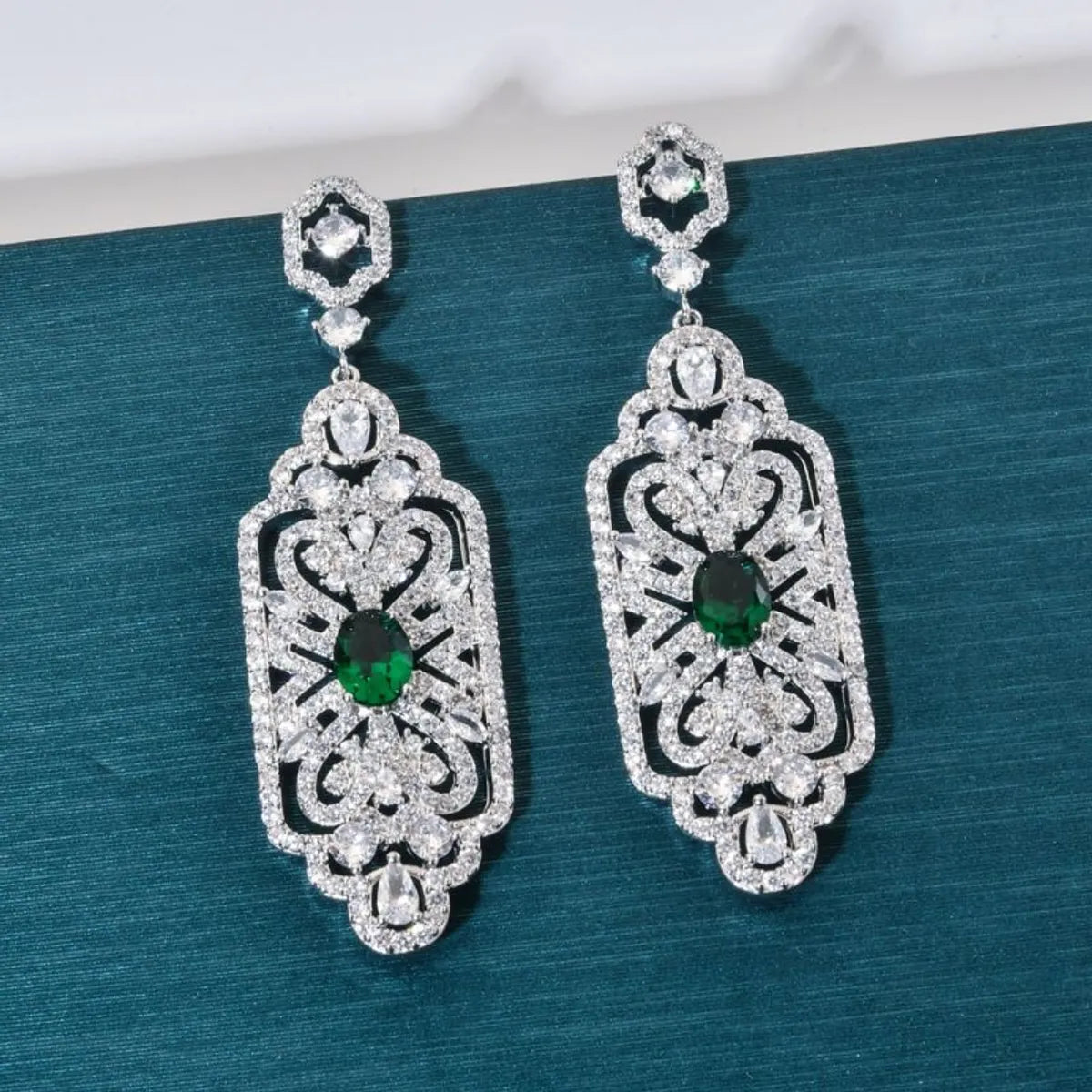 1 Pair Simple Style Shiny Geometric Plating Hollow Out Inlay Copper Zircon White Gold Plated Drop Earrings