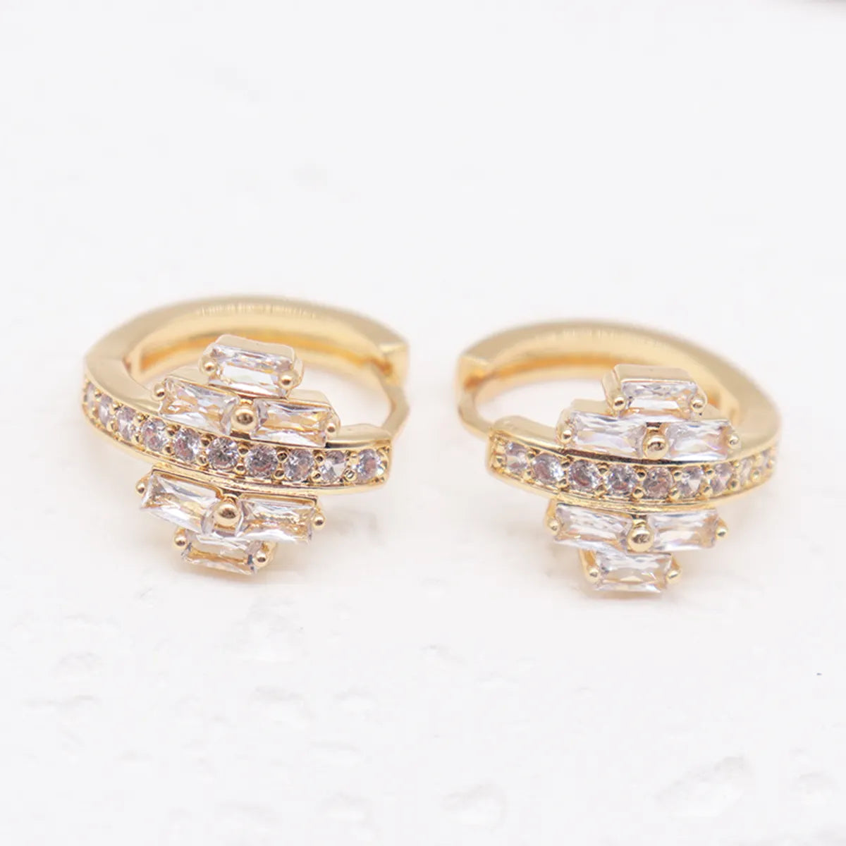 1 Pair Simple Style Shiny Geometric Plating Inlay Alloy Rhinestones Zircon Gold Plated Earrings