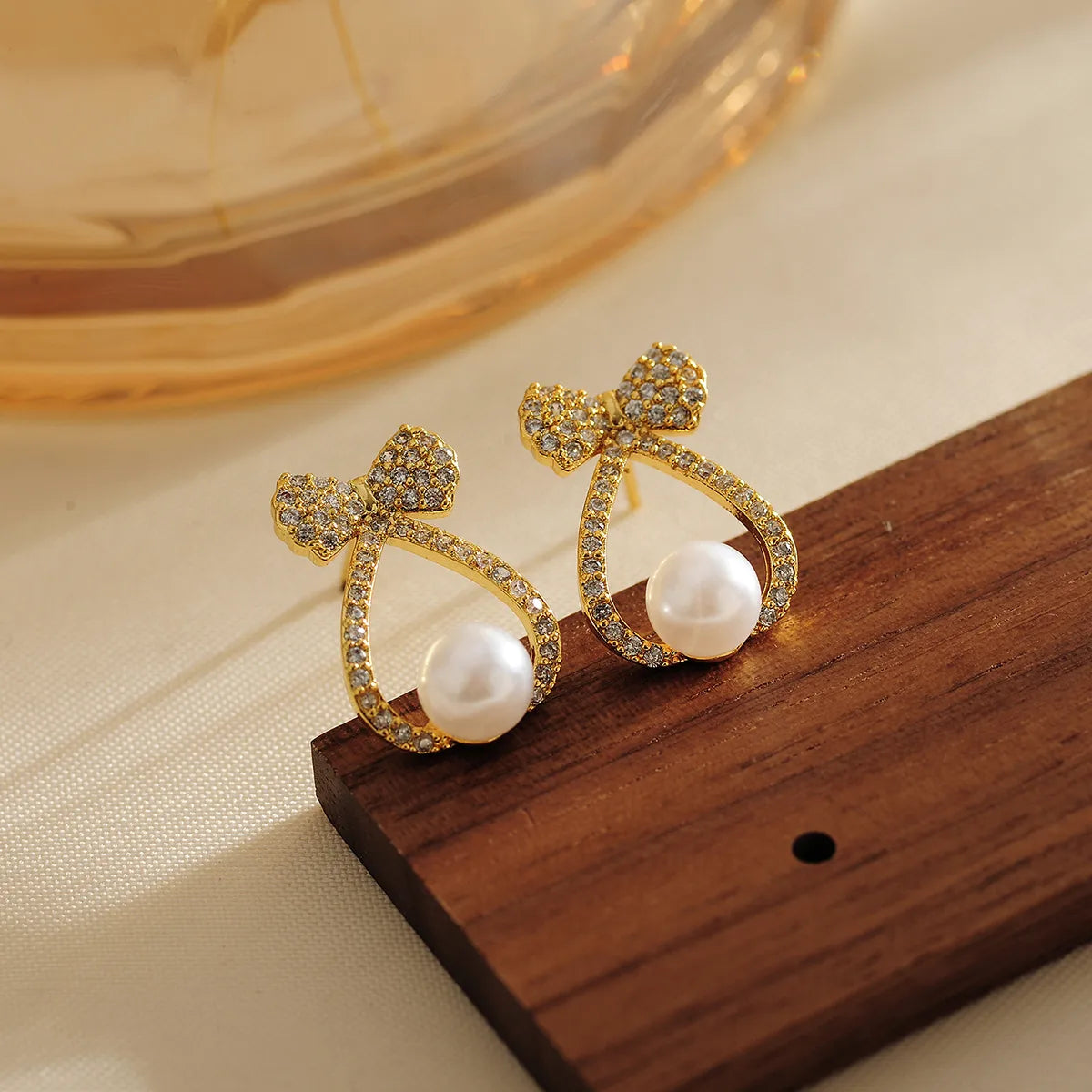 1 Pair Simple Style Shiny Rabbit Bow Knot Hollow Out Inlay Copper Crystal Beads Zircon 18K Gold Plated Ear Studs