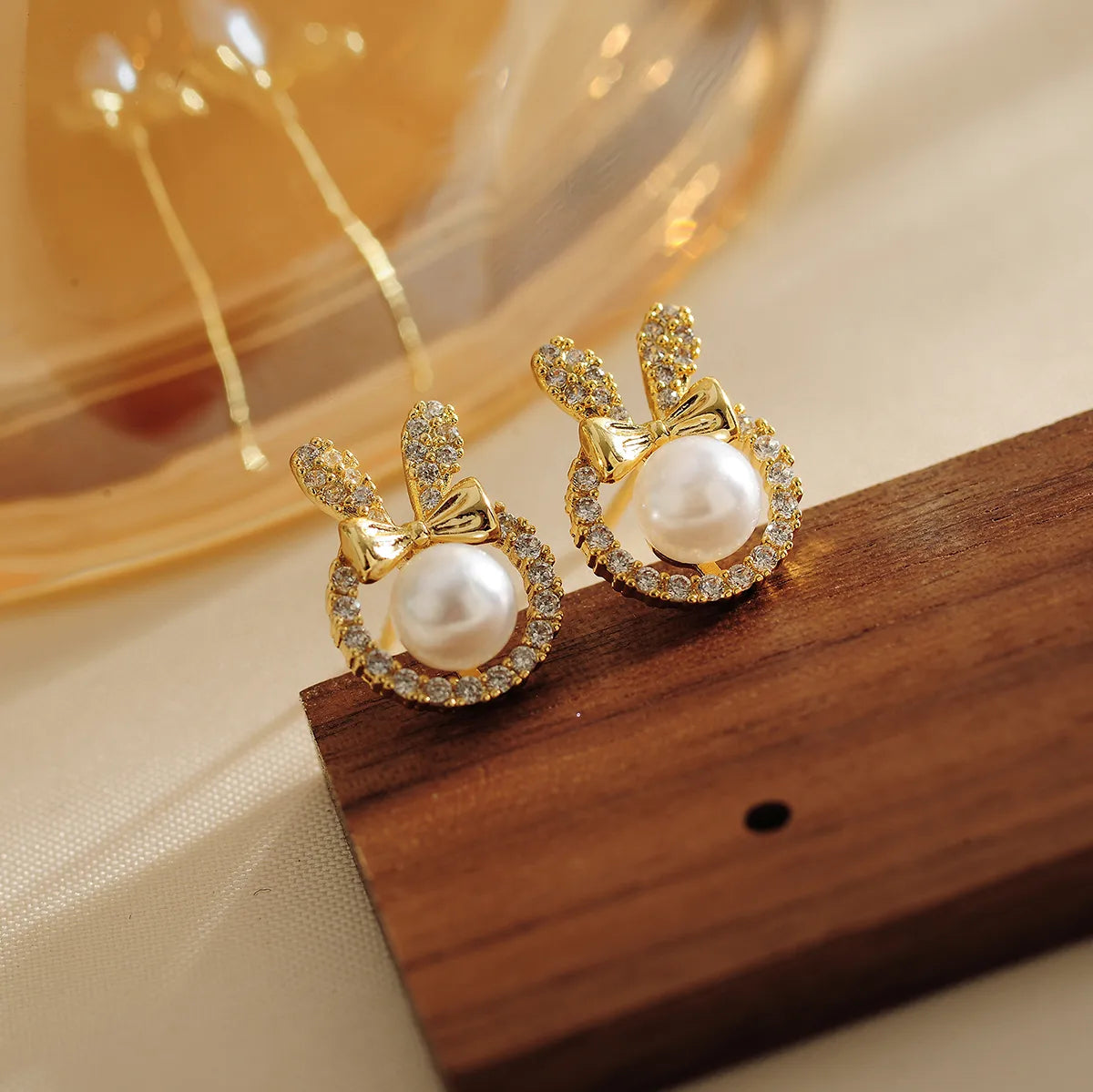 1 Pair Simple Style Shiny Rabbit Bow Knot Hollow Out Inlay Copper Crystal Beads Zircon 18K Gold Plated Ear Studs