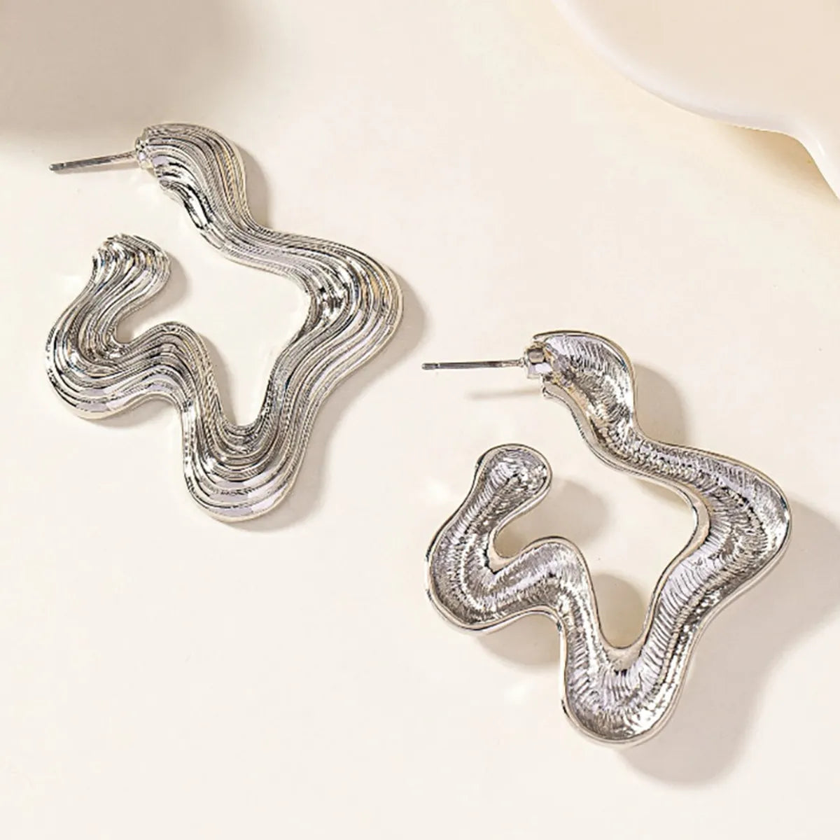 1 Pair Simple Style Solid Color Alloy Earrings