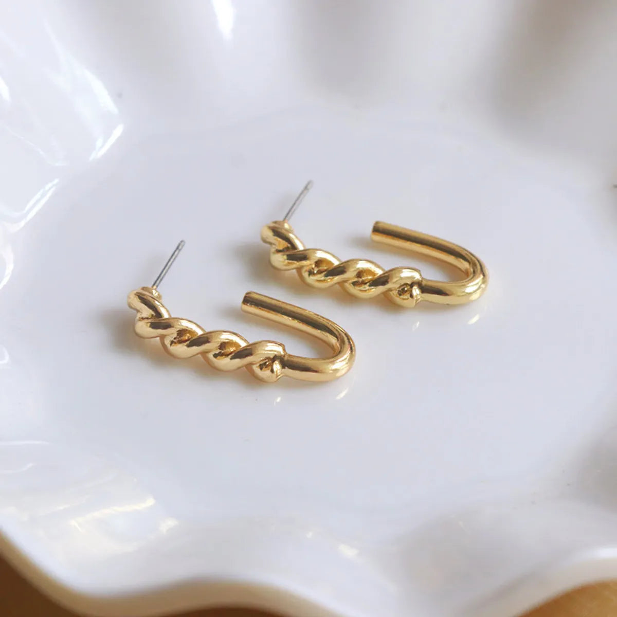 1 Pair Simple Style Solid Color Alloy Plating Gold Plated Women'S Earrings