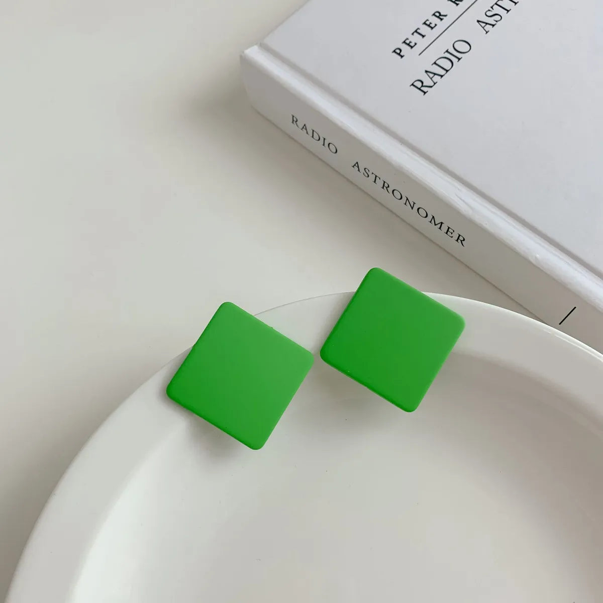 1 Pair Simple Style Solid Color Arylic Ear Studs