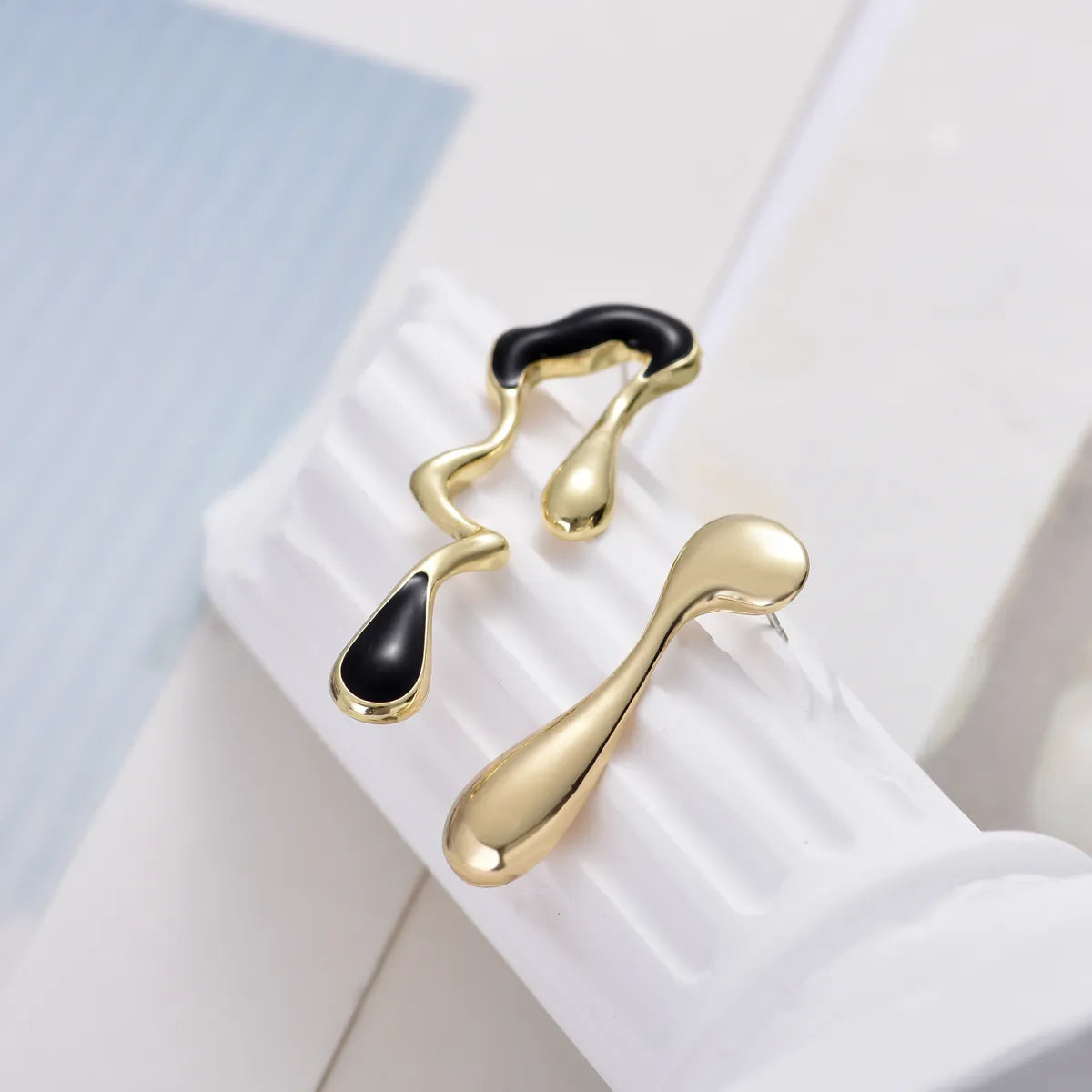 1 Pair Simple Style Solid Color Asymmetrical Enamel Alloy Ear Studs