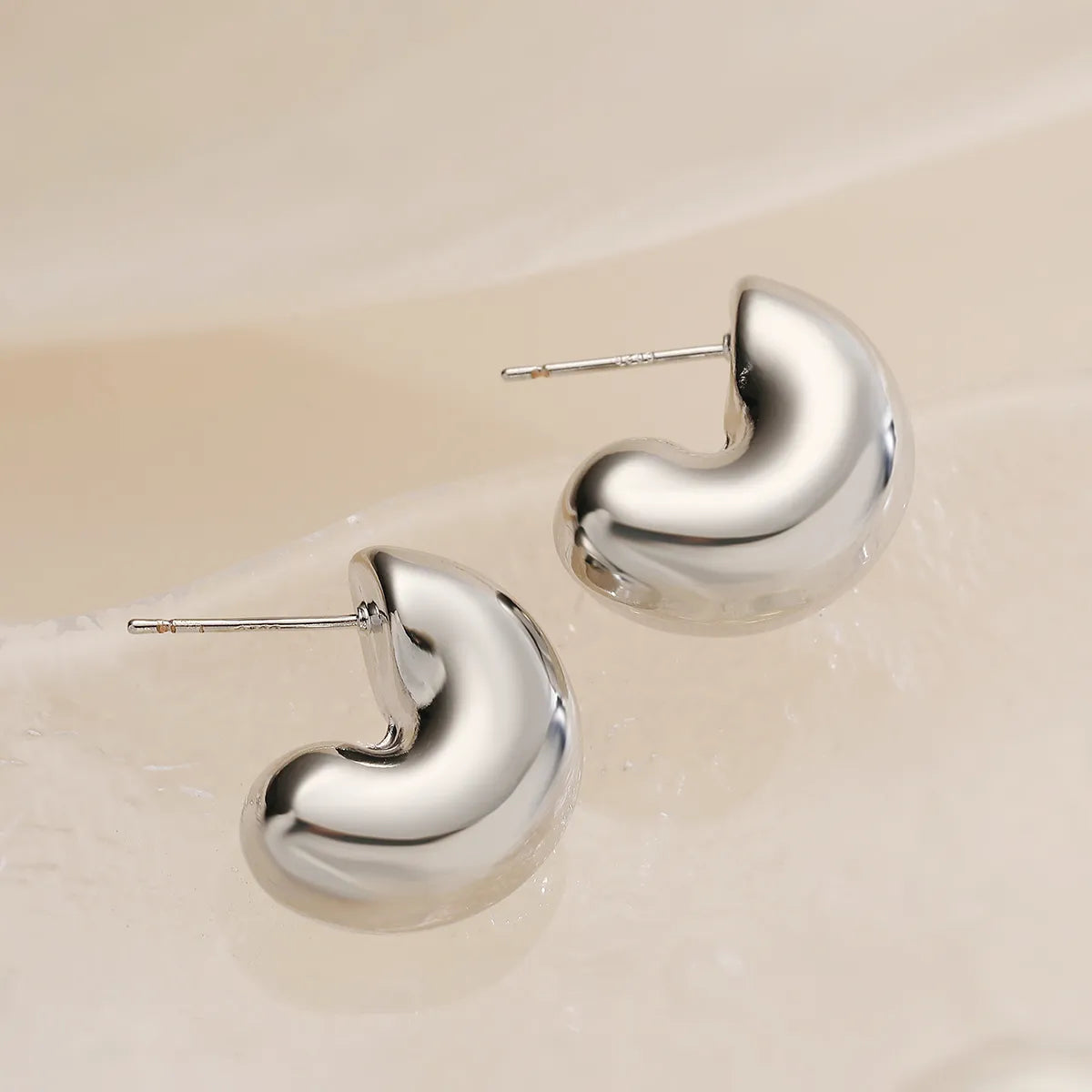 1 Pair Simple Style Solid Color Copper Ear Studs