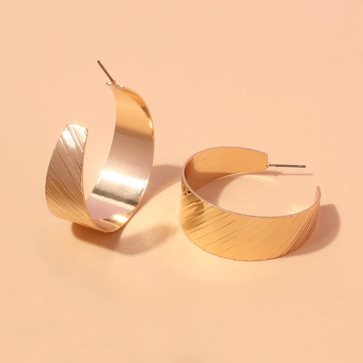 1 Pair Simple Style Solid Color Frill Alloy Ear Studs