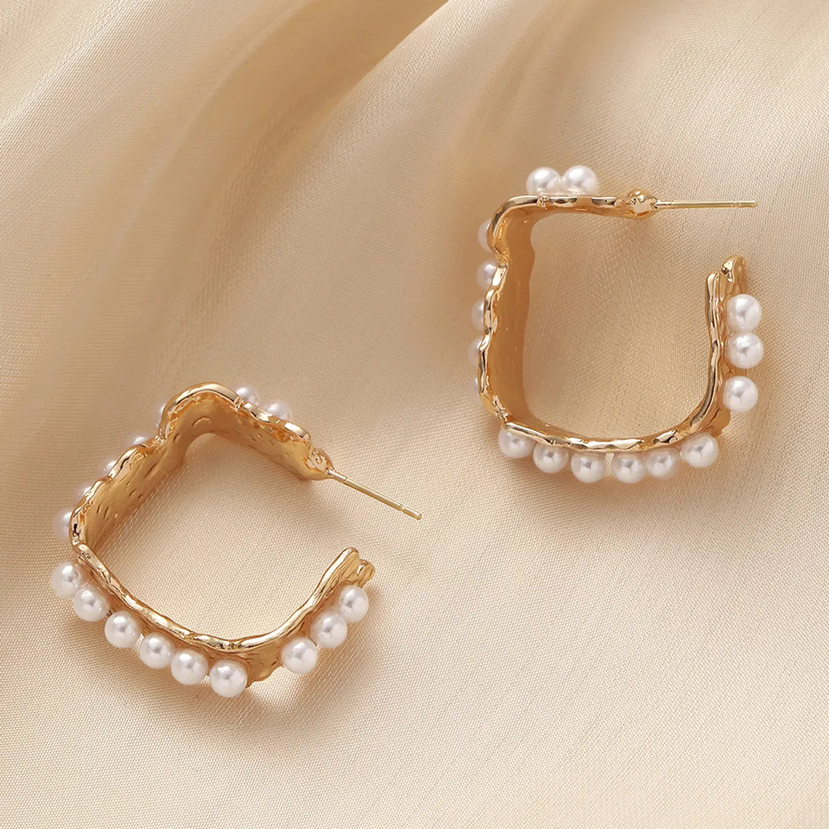 1 Pair Simple Style Solid Color Inlay Alloy Pearl Earrings