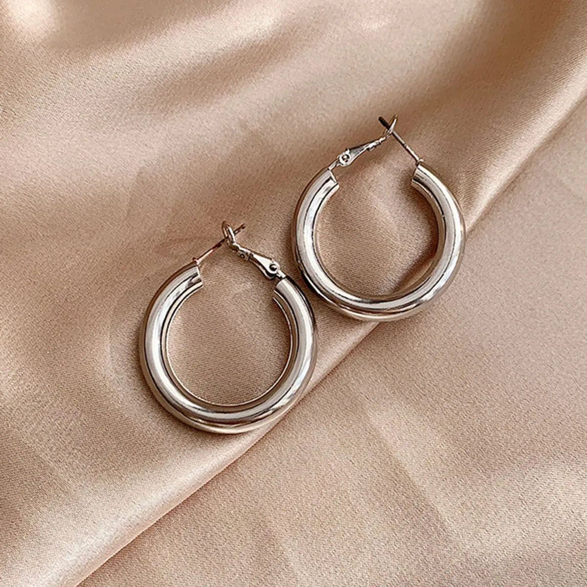 1 Pair Simple Style Solid Color Plating Alloy White Gold Plated Earrings