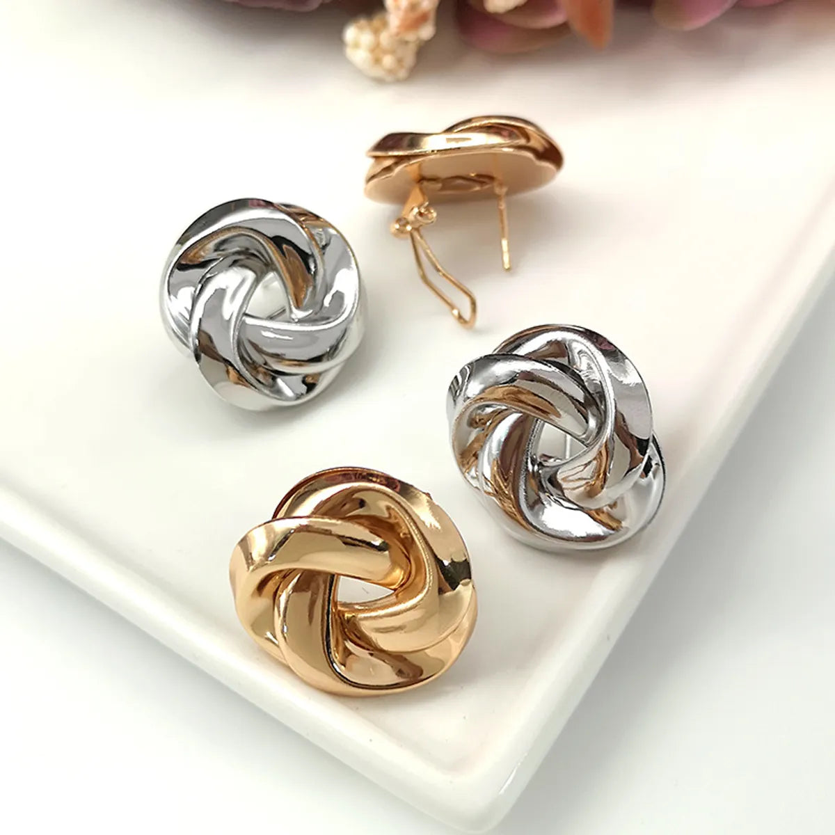 1 Pair Simple Style Solid Color Plating Metal Gold Plated Ear Studs