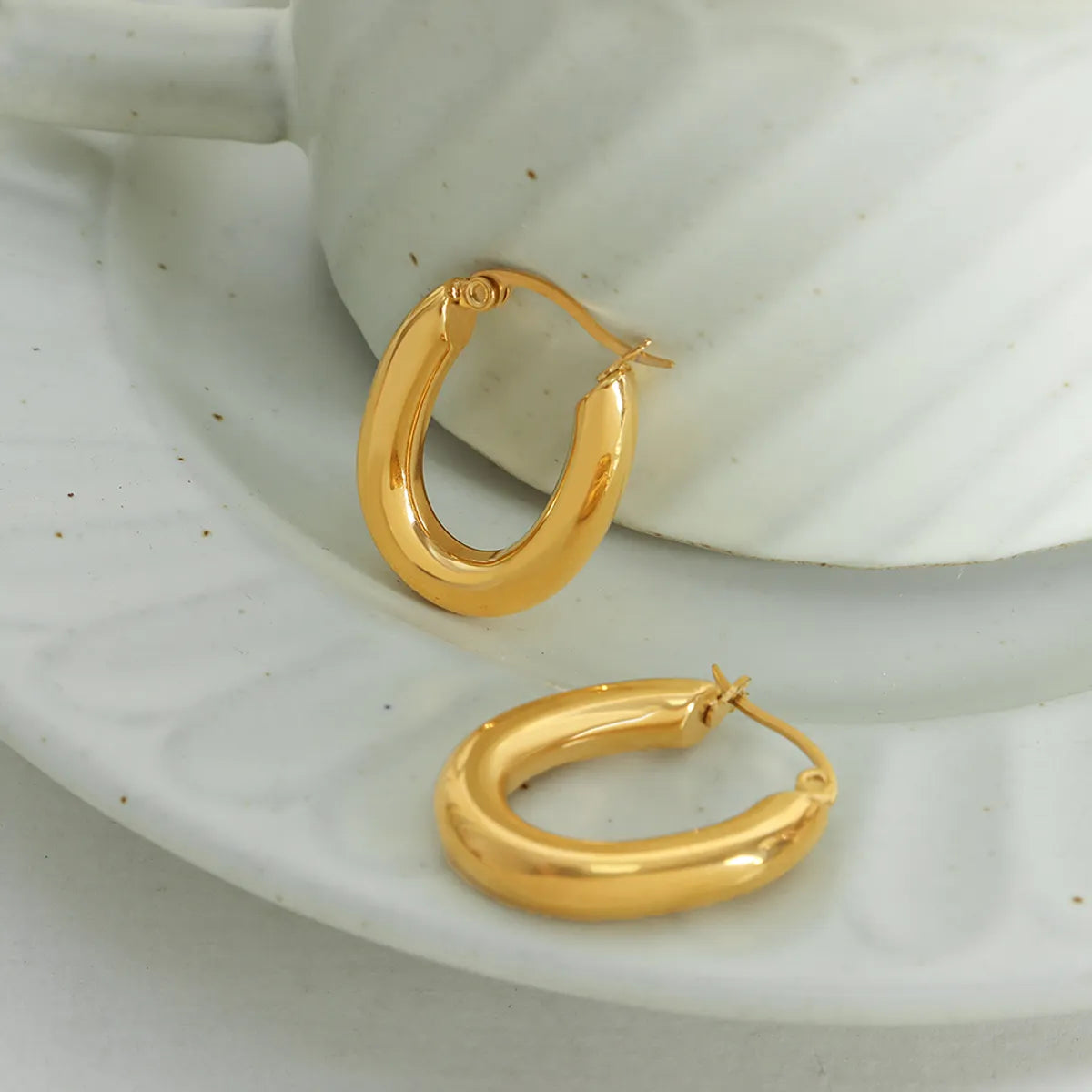 1 Pair Simple Style Solid Color Plating Titanium Steel 18k Gold Plated Earrings