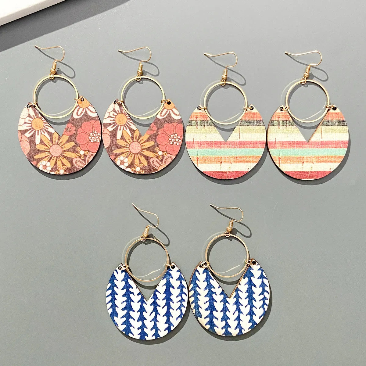 1 Pair Simple Style Stripe Flower Wood Dangling Earrings