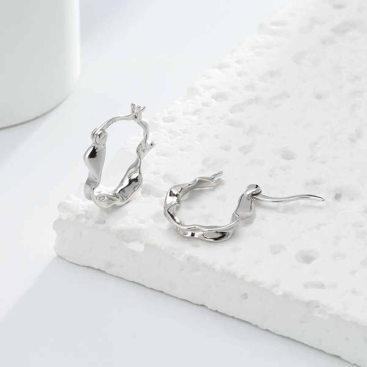 1 Pair Simple Style Waves Solid Color Plating Sterling Silver White Gold Plated Gold Plated Earrings