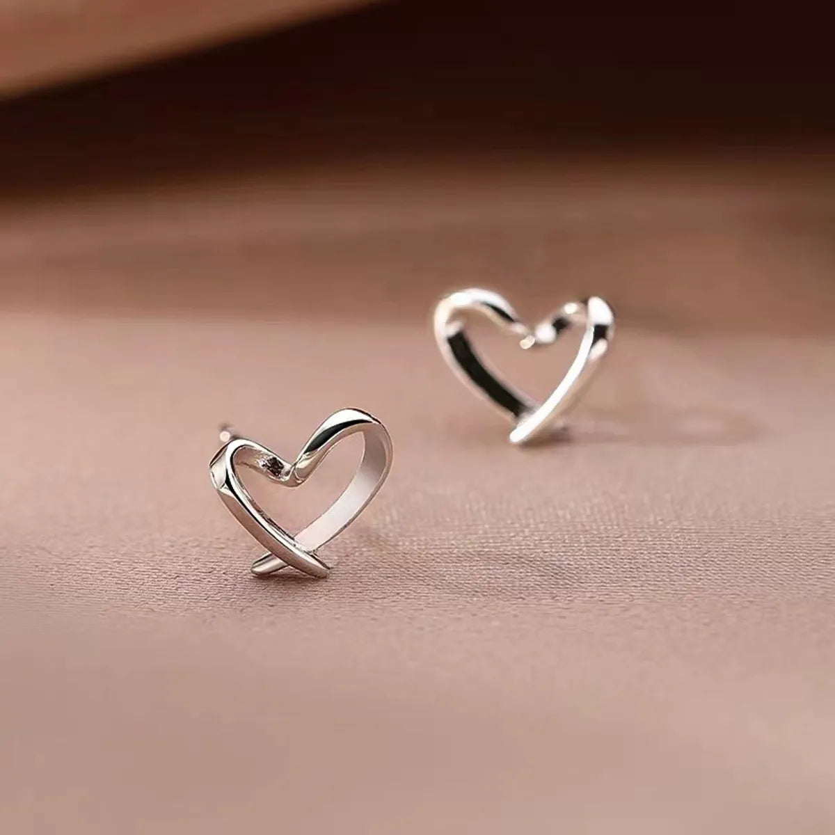 1 Pair Sterling Silver Heart Shape Ear Studs