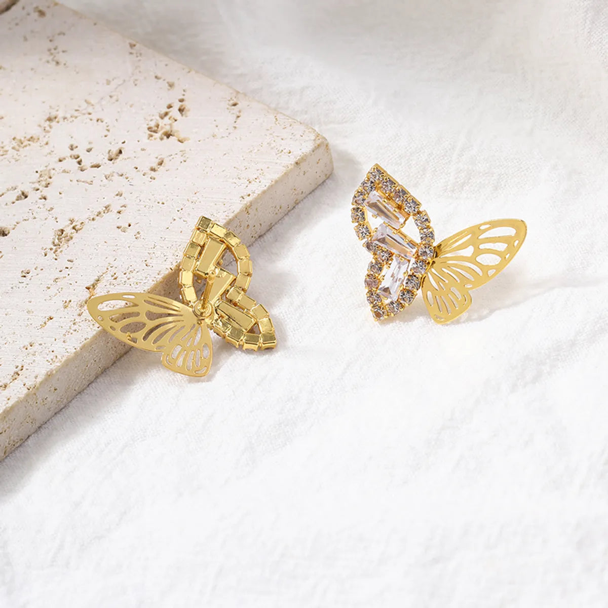 1 Pair Sweet Classic Style Butterfly Hollow Out Inlay Alloy Rhinestones Ear Studs