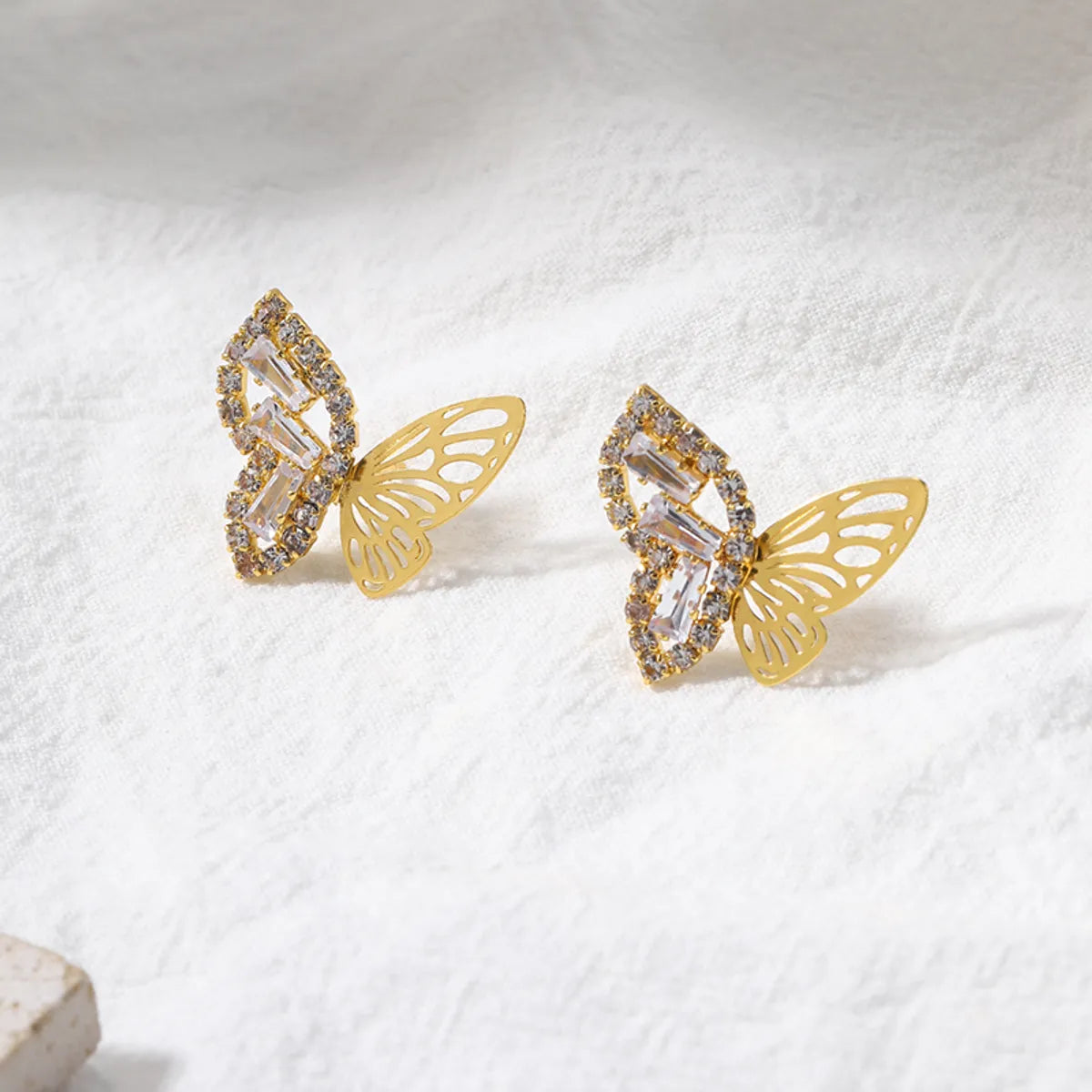 1 Pair Sweet Classic Style Butterfly Hollow Out Inlay Alloy Rhinestones Ear Studs