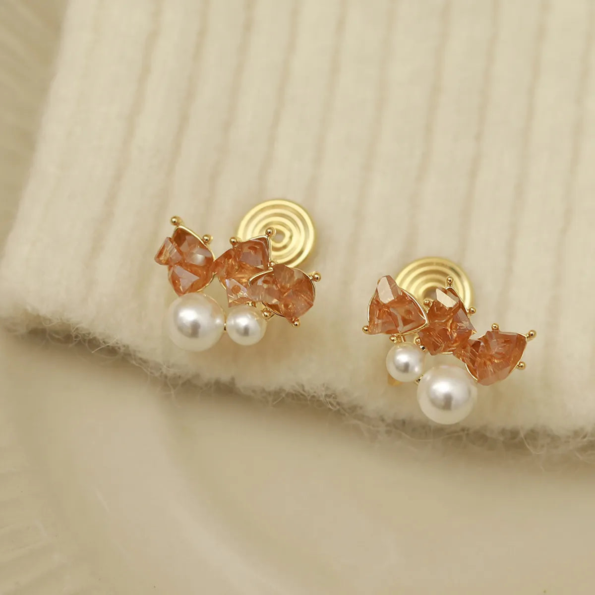 1 Pair Sweet Classic Style Geometric Inlay Copper Artificial Crystal 18K Gold Plated Ear Studs