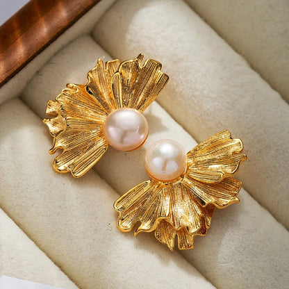 1 Pair Sweet Classic Style Maple Leaf Pearl Plating Inlay Carving Brass Pearl Zircon Gold Plated Drop Earrings Ear Studs