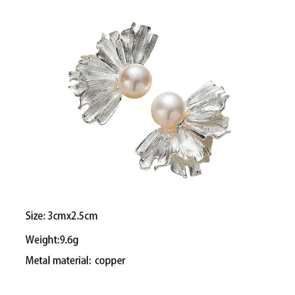 1 Pair Sweet Classic Style Maple Leaf Pearl Plating Inlay Carving Brass Pearl Zircon Gold Plated Drop Earrings Ear Studs