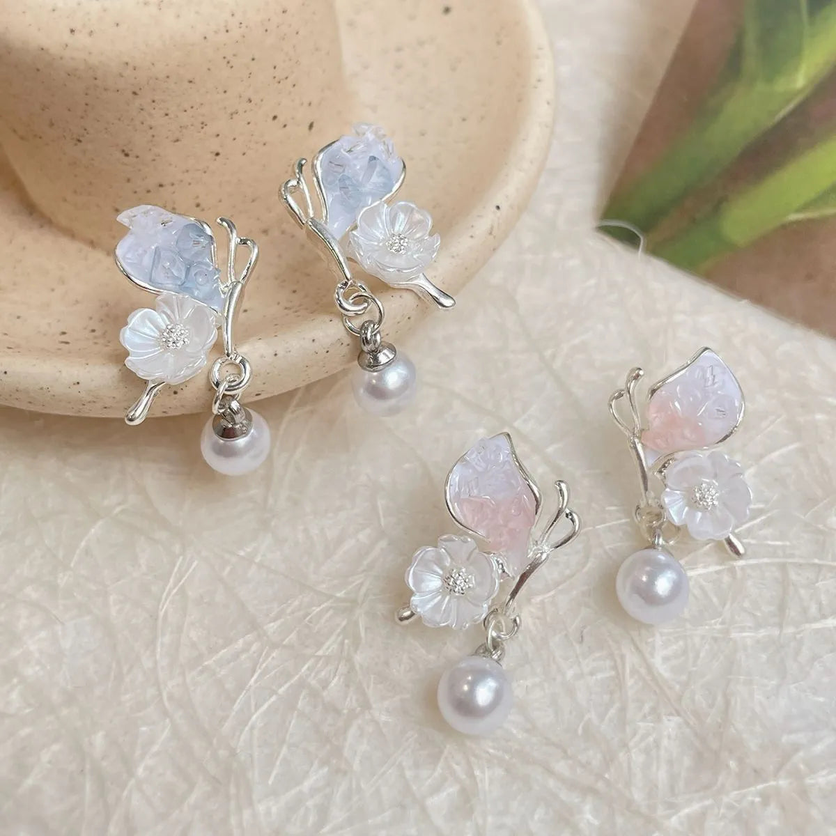 1 Pair Sweet Floral Butterfly Artificial Crystal Alloy Drop Earrings