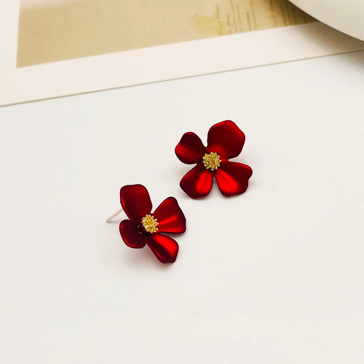 1 Pair Sweet Flower Alloy Stoving Varnish 18k Gold Plated Women's Ear Studs