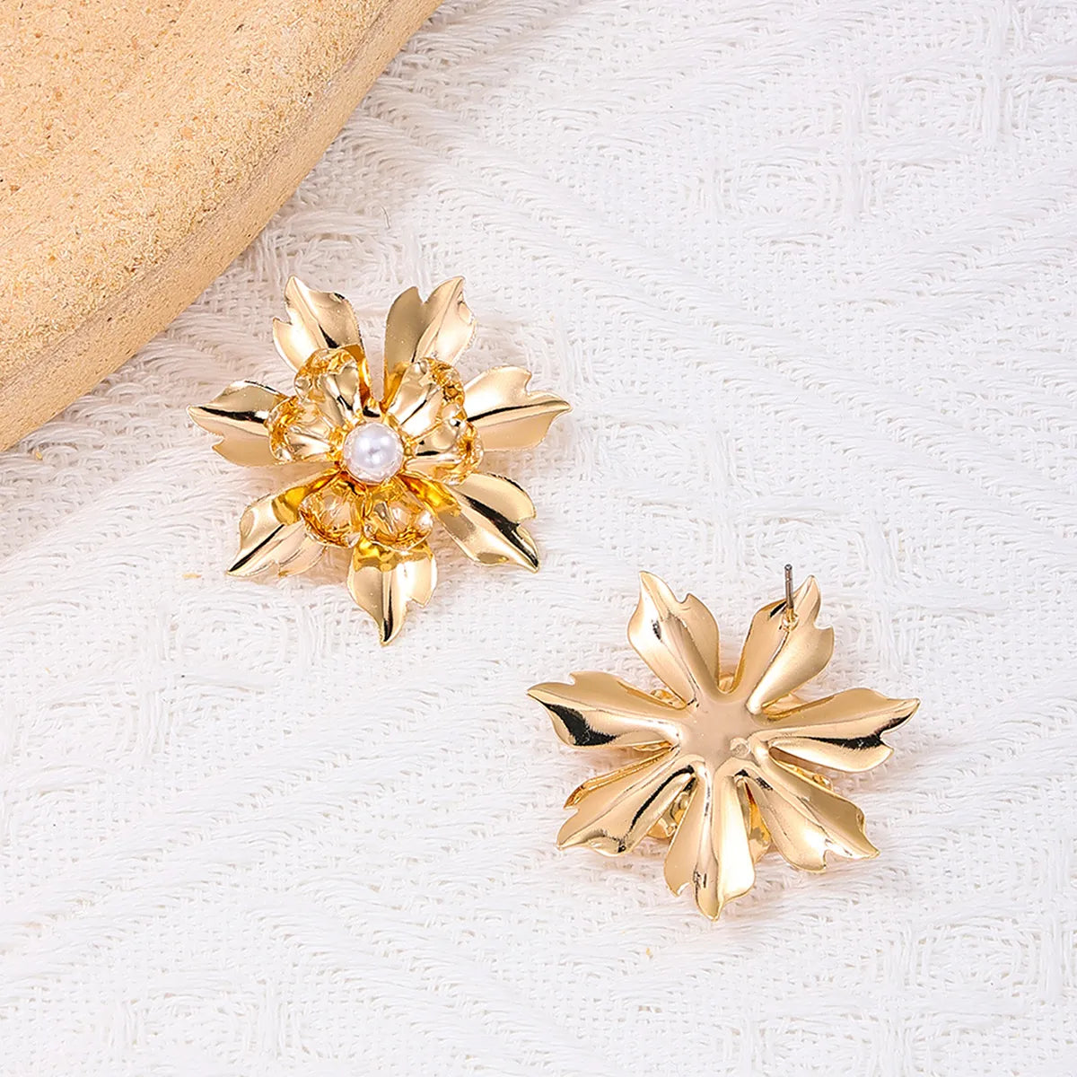 1 Pair Sweet Flower Hollow Out Alloy Ear Studs