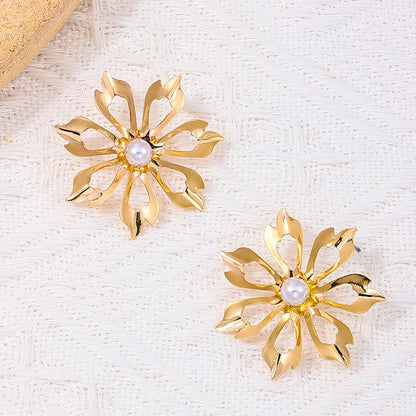 1 Pair Sweet Flower Hollow Out Alloy Ear Studs