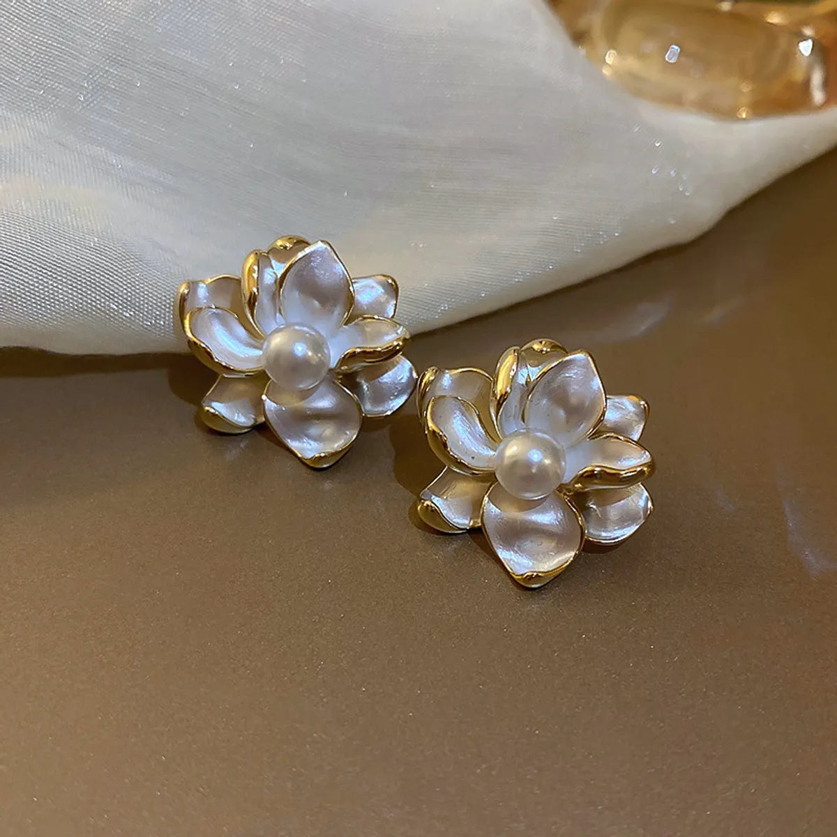 1 Pair Sweet Flower Inlay Alloy Artificial Pearls Artificial Diamond Drop Earrings Ear Studs